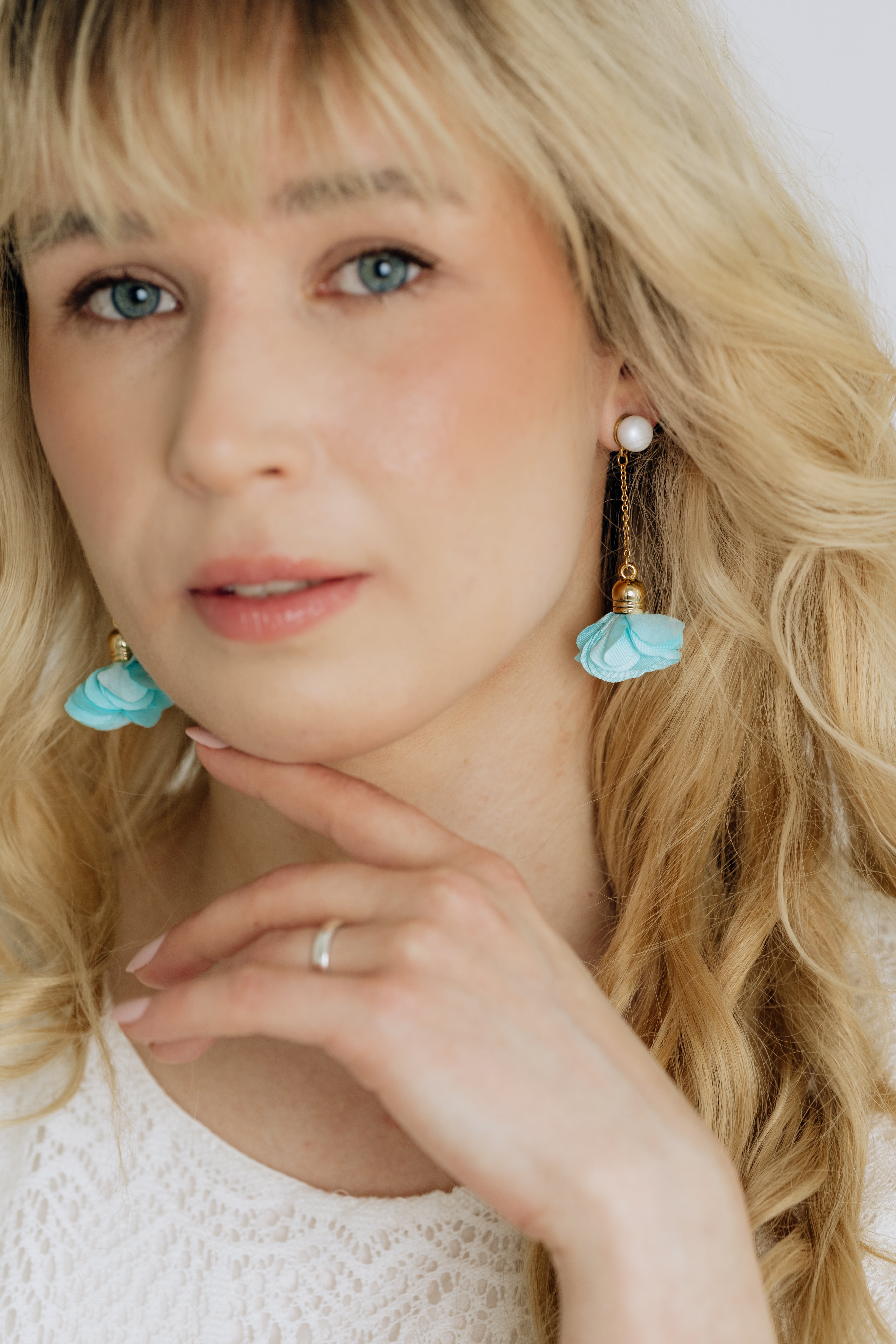 Earrings, FRENCH RIVIERA|Jasmine flower earrings (red)