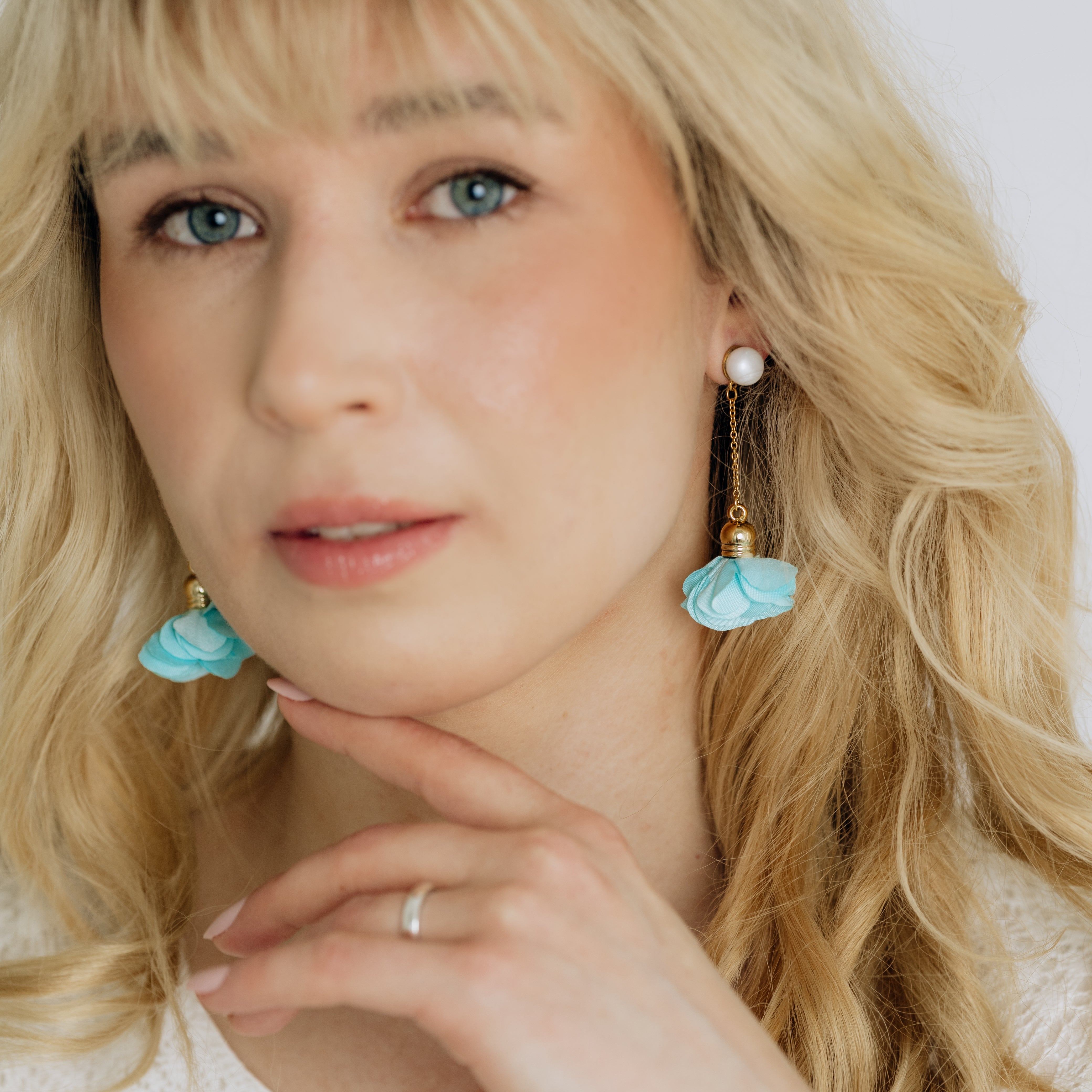 Earrings, FRENCH RIVIERA|Jasmine flower earrings (red)