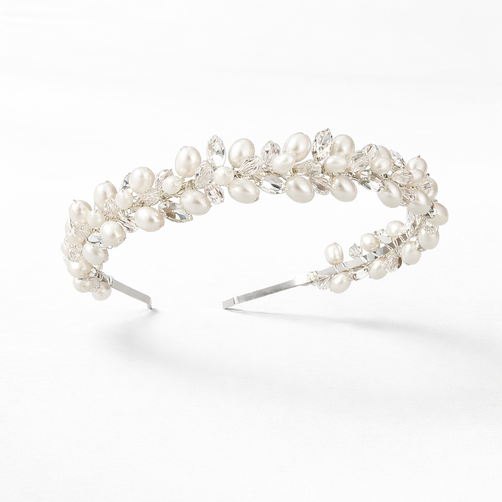 ROMANCE | Marielle – hopeanvärinen helmi- ja kristallikoristeinen juhlapanta