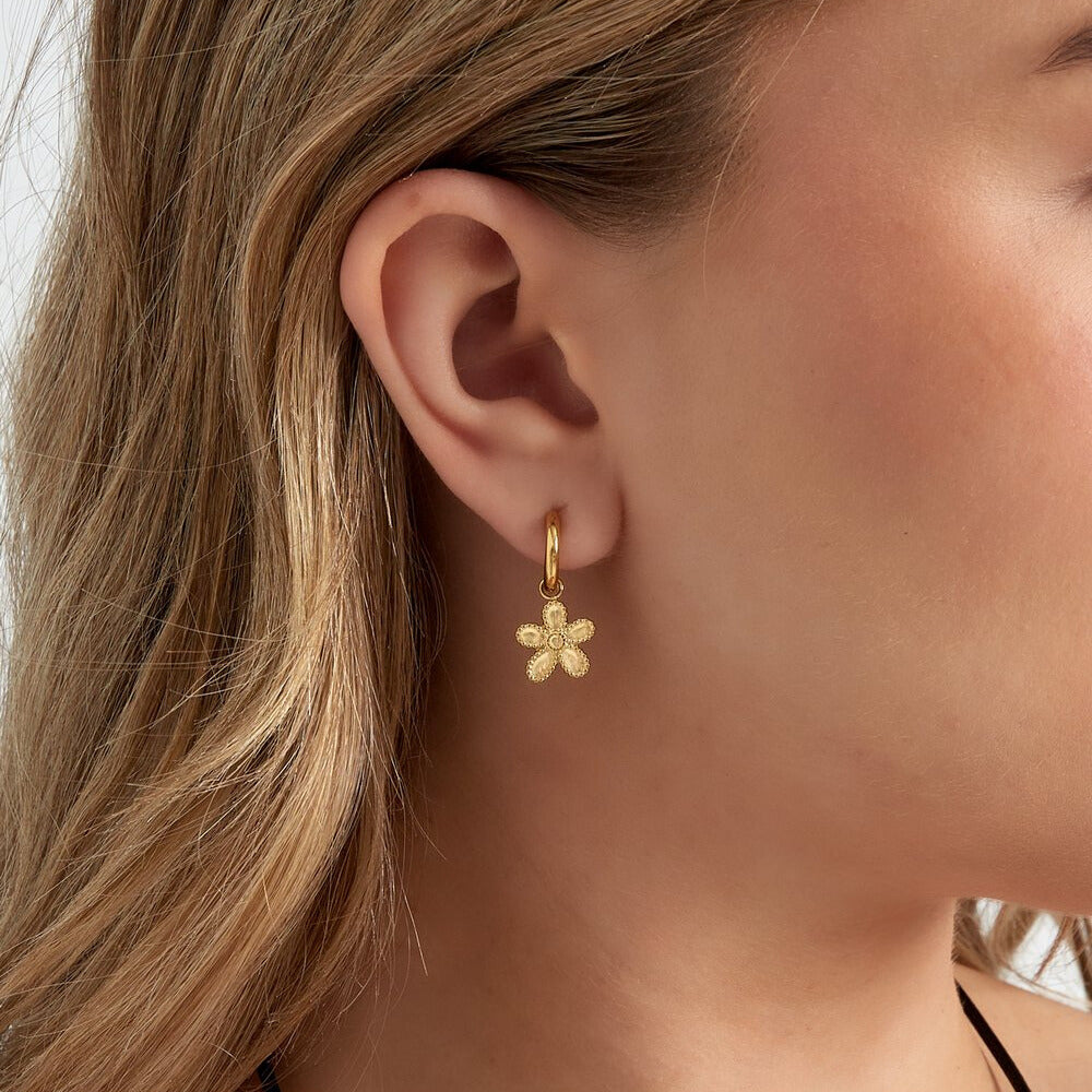 FRENCH RIVIERA | Bloom Glow – kukkakorvakorut (hopea, kirurginteräs)